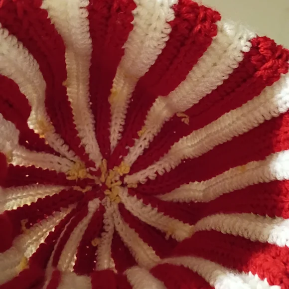 Handmade Child Crochet Movie Popcorn Beanie Hat (3-10 Years) 8X7 - Picture 3 of 3